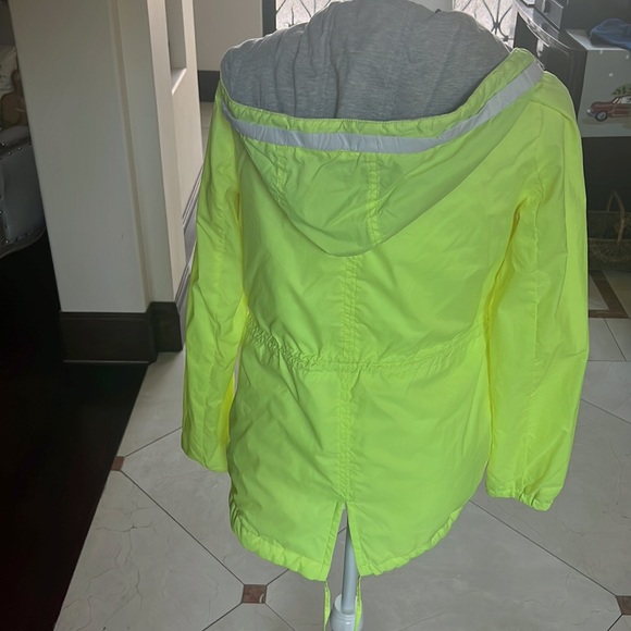 BCBG Neon Yellow Windbreaker. Size small. - Picture 4 of 4